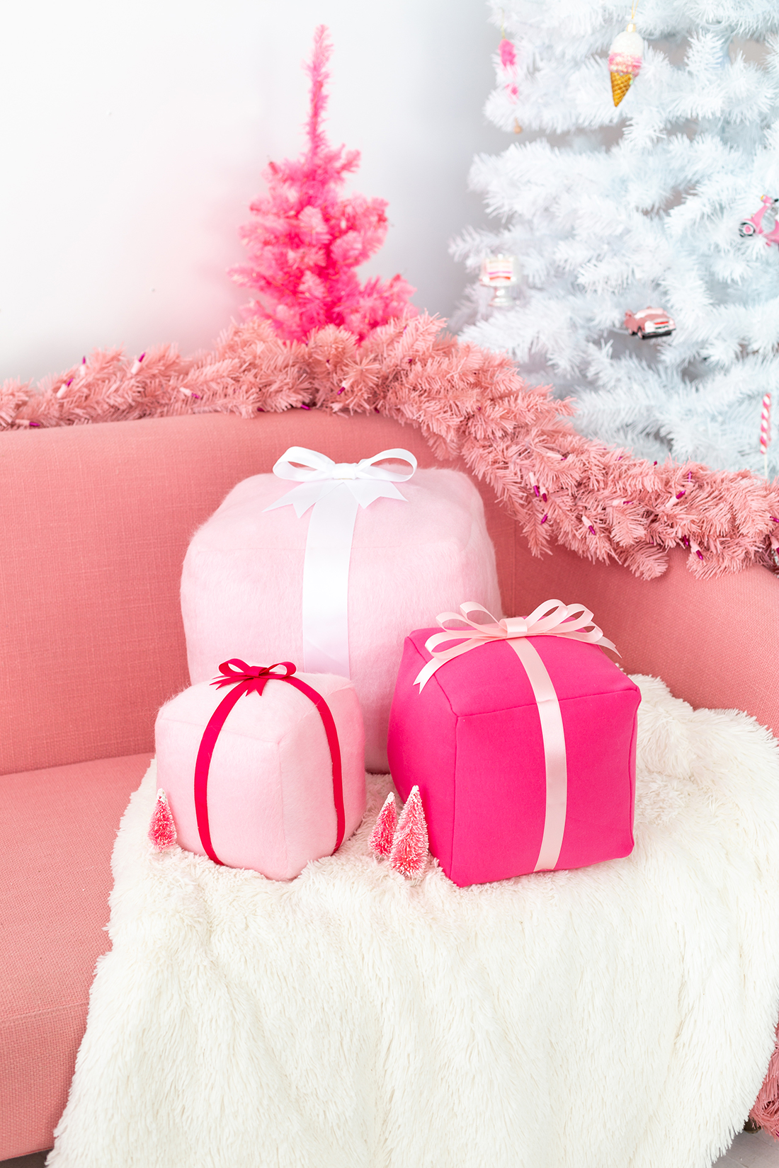» DIY Holiday Present Pillows