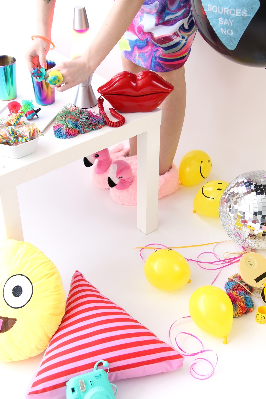’90s Sleepover Party + DIY Magic 8 Ball Balloons – Aww Sam